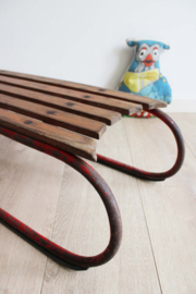 Houten vintage slee. Origineel retro sleetje.