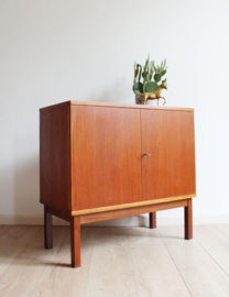 Houten mid century vintage kast. Retro design dressoirtje - teak