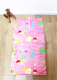Roze vintage kinder slaapzak- Ikea. Retro sprei met poppetjes en dieren