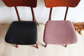 Set van 2 teakhouten vintage stoelen - Wébé? Mid Century etro design stoelen.
