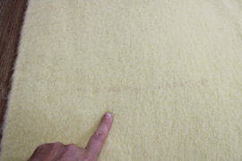 Grote gele vintage deken van Aabe. Wollen retro sprei - 183 x 235 cm.