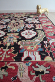 Kleurrijk Boho vloerkleed. Handgemaakt tapijt met etnisch patroon.
