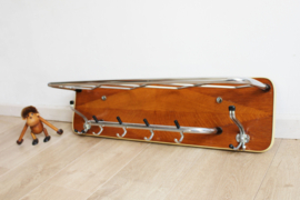 Vintage kapstok van hout en metaal. Retro Mid Century wandkapstok