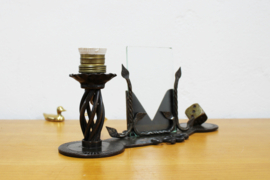 Antiek tafellampje met fotolijst en dobbelsteen. Vintage lampje