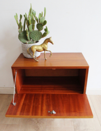 Houten vintage nachtkastje. Mid Century retro kast met klepdeur.