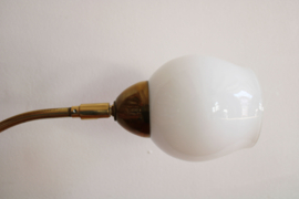 Goudkleurige bureaulamp met witte kap. Vintage tafellamp - Hollywood Regency