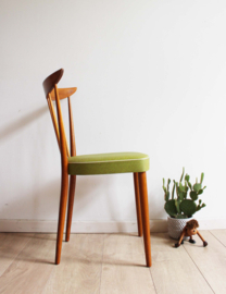 Houten vintage spijlenstoeltje met groene zitting. Retro stoel - The Seaty