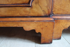 Royaal houten sideboard - Georgian revival.  Vintage dressoir met lades.