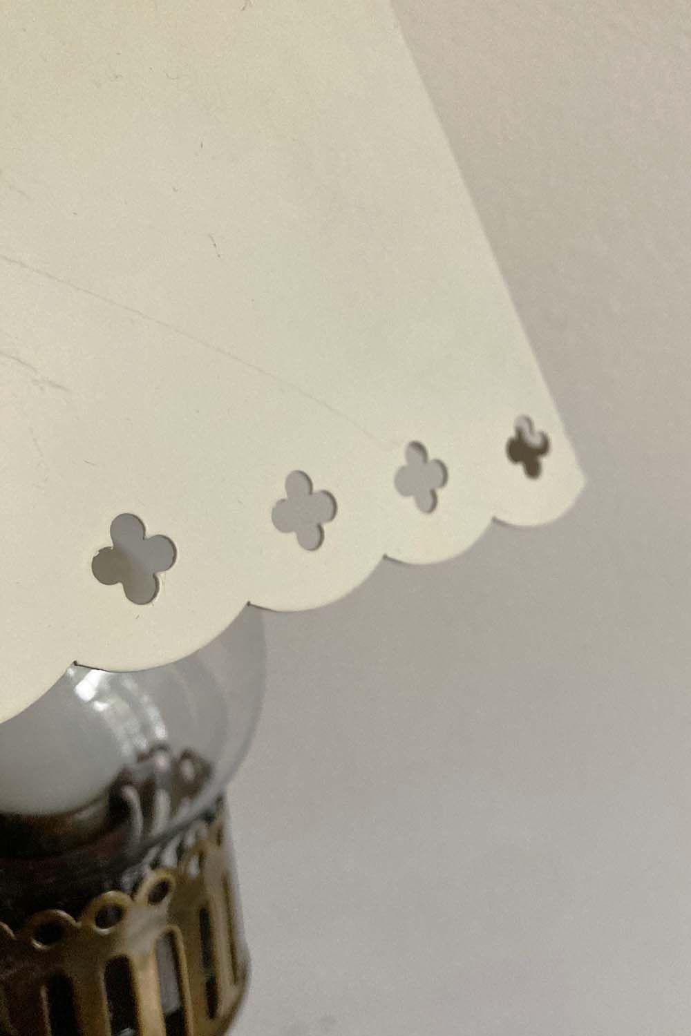 Antiek wandlampje - Schutz Mark. Vintage lampje met witte kap