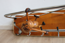Vintage kapstok van hout en metaal. Retro Mid Century wandkapstok