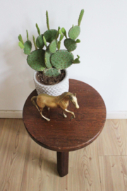 Vintage brutalist boomstam tafeltje. Houten retro krukje / plantentafel