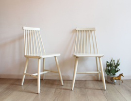 Set houten vintage spijlenstoelen. 2 retro keukenstoelen.