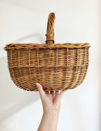 Boho rotan mandje / picknickmand. Rieten vintage mand met hengsel.