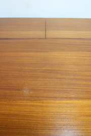 Vintage eettafel met uitschuifbaar blad. Houten Mid Century retro tafel.