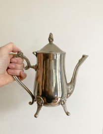 Sierlijke verzilverde (?) theepot. Vintage kannetje met deksel