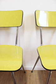 Set van 2  gele vintage stoelen. Retro formica stoeltjes - geel