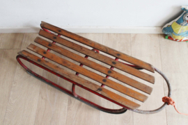 Houten vintage slee. Origineel retro sleetje.