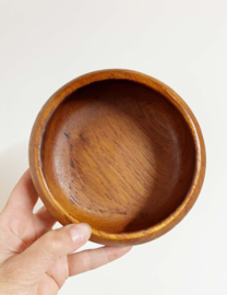 Set van 4 teakhouten vintage schaaltjes. Vier retro kommetjes / bakjes