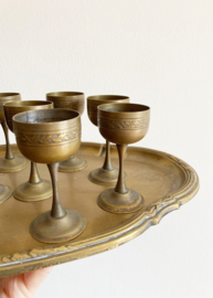 Koperen vintage dienblad met 11 likeur " glaasjes'.