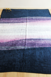 Tweepersoons vintage deken van Didas. Retro vegan sprei van dralon, blauw / paars