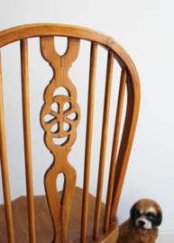 Antieke houten Windsor stoel. Vintage spijlenstoel.