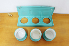Vintage turquoise emaillen zand-zeep-soda rek. Origneel retro plankje met potten.