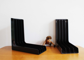 Set vintage platenhouders voor LP's. Retro elpee houder, zwart / bruin