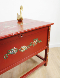 Unieke Hindeloopen kist. Houten vintage speelgoedkist.