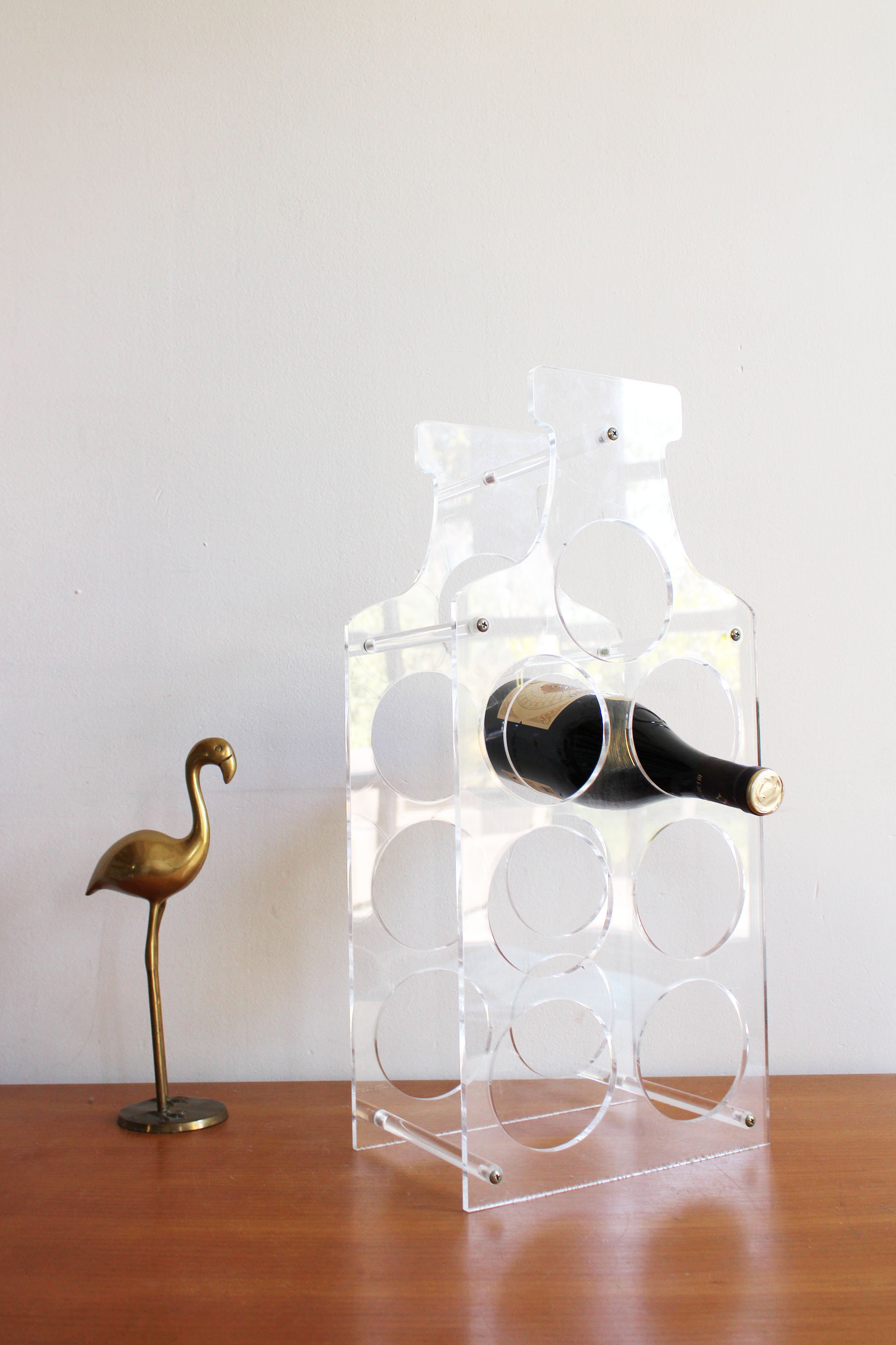 Plexiglazen vintage wijnrek. Retro flessenrek / organizer