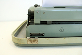 Mintgroene vintage typmachine in koffer. Retro schrijfmachine - Supermetall