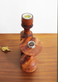 Set houten Wabi Sabi kaarsenhouders. 2 vintage kandelaars.