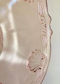 Glazen vintage bord, rosé. Art Deco sierbord van roze glas