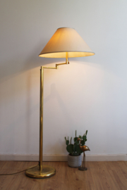 Goudkleurig vloerlamp met beige kap. Vintage lamp in Hollywood Regency stijl