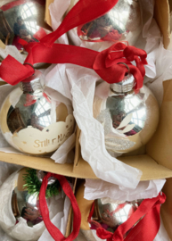 Set van 20 glazen vintage kerstballen. Antieke zilveren kerstversiering, o.a. deukballen