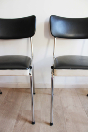 Set vintage diner stoelen met zwart skai leer. Retro stoeltjes