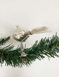 Glazen vintage kerstversiering - vogel met spriet staart.  Zilveren retro kerstbal