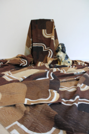 Super groot vintage gordijn, 255 x 460 cm. Retro overgordijn in bruin tinten