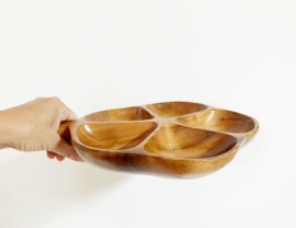 Houten vintage schaal met vakken. Boho retro snackschaal