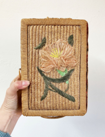 Rieten vintage mandje met bloemetjes. Boho rotan mand / naaikist