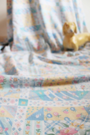 Tweepersoons vintage bloemetjes dekbedovertrek. Blauw retro beddengoed