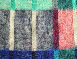 Groen / oranje geblokte vintage deken. Geruiten wollen retro sprei