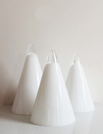 Set glazen vintage Teepee lampen - ILU. Witte retro design lamp, ijsberg/piramide