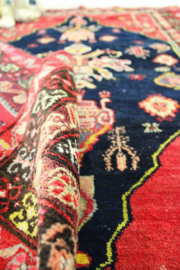 Handgeknoopt Oosters kleedje rood/blauw. Uniek vintage tapijt
