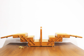 Houten vintage naaikistje. Retro knutsel kist / craft organizer