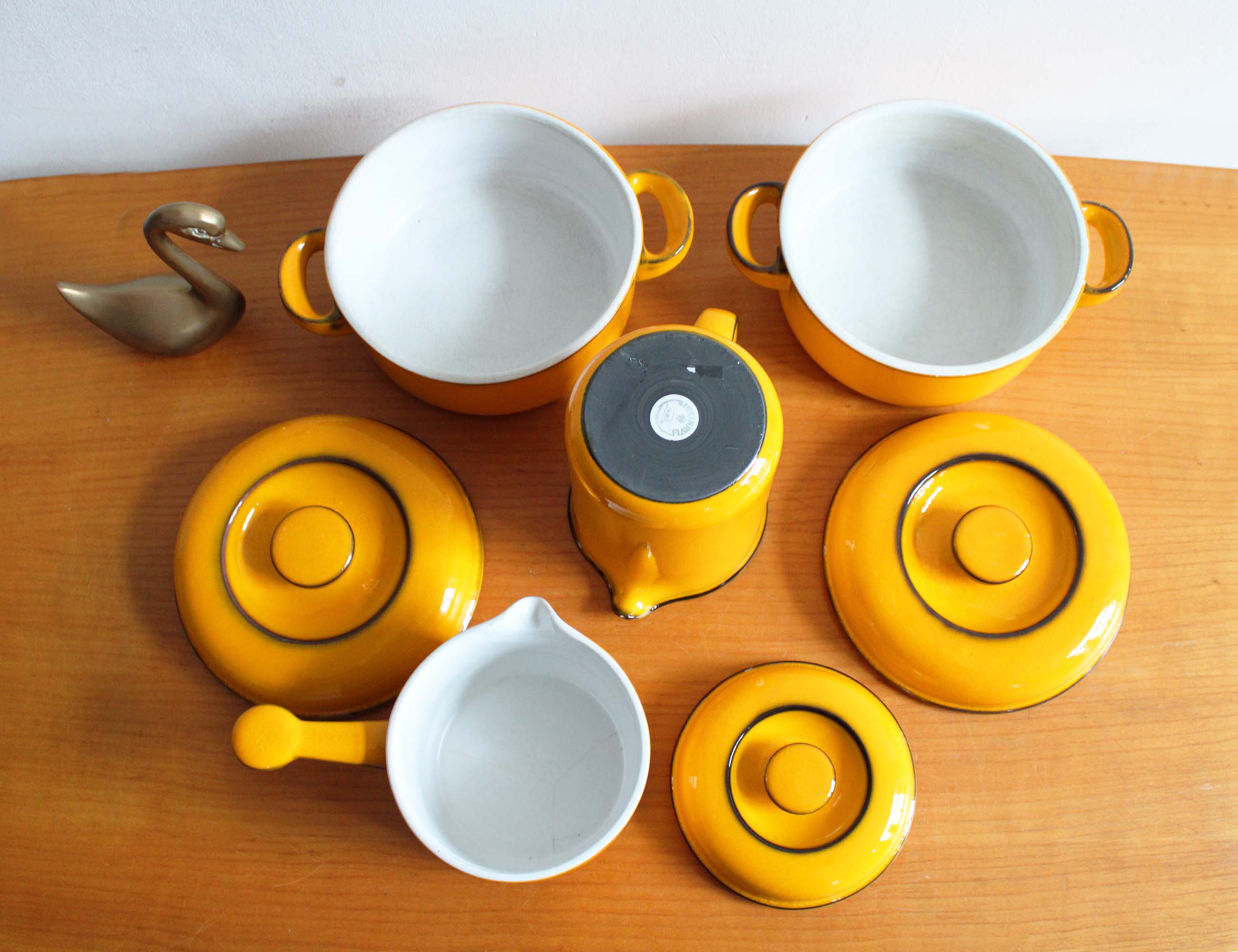 Oker geel vintage servies - Thomas Scandic. Retro schalen, karaf en schenkpan