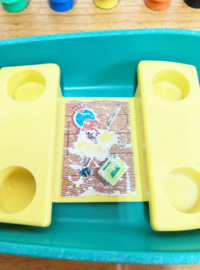 Vintage boot van Fisher Price -1988. Retro speelgoed bootje met 5 poppetjes