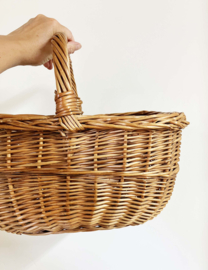 Boho rotan mandje / picknickmand. Rieten vintage mand met hengsel.