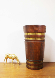 Houten vintage paraplubak uit de jaren '70. Hoge retro brutalist pot.