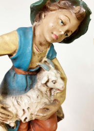Vintage beeldje van een herder met lam. Antieke (?) herdersjongen