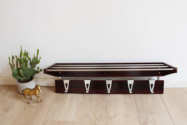 Vintage kapstok van hout en metaal. Retro Mid Century design wandkapstok
